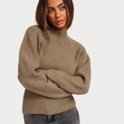Nelly Shaped Sleeve Knit Sweater Striktrøjer Taupe